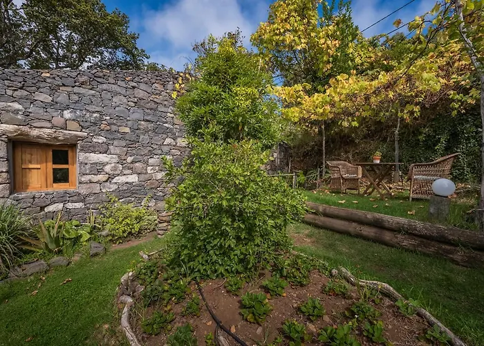 Casas Da Levada * بونتا دو بارغو